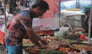 Ilustrasi: pedagang di Pasar Kiaracondong.