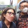 Koordinator KontraS Fatia Maulidiyanti saat mendatangi polda Metro Jaya siang ini, senin (21/3) pukul 12.45 WIB. Sementara rekannya Haris Azhar telah datang terlebih dahulu.