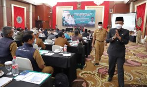 Tahun 2021, Pendapatan PBB Kabupaten Bandung Surplus Hingga 116,09 Persen Bupati Bandung dadang Supriatna saat Sosialisasi SOP Penyampaian Surat Pemberitahuan Pajak Terutang (SPPT) PBB Perdesaan dan Perkantoran di Sutan Raja Hotel, Soreang, Senin (21/3).