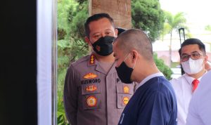 Pelaku pencabulan anak dibawah umur saat ditanyai Polisi. (jabarekspres.com)