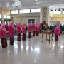 Ketua TP-PKK Kabupaten Bandung Emma Dety Supriatna saat melantik 10 ketua TP PKK Kecamatan, se Kabupaten Bandung, ist
