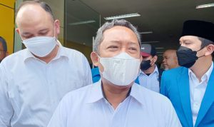 Yana Mulyana saat menghadiri Press Conference di Gedung Gelanggang Generasi Muda, Kota Bandung, Rabu (23/3).