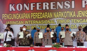 Dok. Konferensi pers Polda Jabar yang dipimpin oleh Kapolri terkait pengungkapan kasus narkoba di wilayah Pangandaran. Kamis (24/3). Foto. Sandi Nugraha