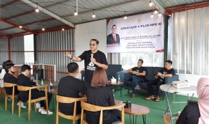 Wakil Ketua Komisi X DPR RI Dede Yusuf saat mengisi acara kopdar empat pilar di Ciherang, Banjarang Kabupaten Bandung, Sabtu (26/3)