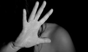 Ilustrasi oknum Satpol PP perkosa pemandu karaoke di Surabaya. (pixabay)