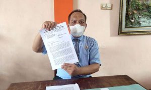 Kuasa Hukum VS, Ahmad Triswadi saat melaporkan kasus penipuan Indra Kenz. (foto: murianews.com)