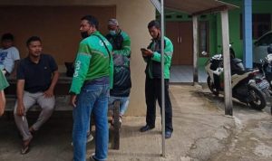 Para pengendara yang mengantarkan pesanan fiktif ojol kerumah remaja di Depok. (dok Pribadi)