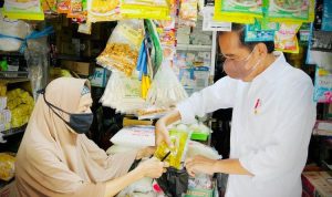 Jurus Jokowi Atasi Kenaikan Harga Minyak Goreng Jurus Jokowi Atasi Kenaikan Harga Minyak Goreng