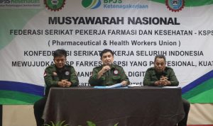 Pasca Munas, FSP Farkes Dorong Indonesia Berdaulat Farmasi dan Kesehatan JABATAN BARU: Agung Nugroho (tengah) usai terpilih sebagai ketum dalam Munas FSP Farkes-KSPSI.