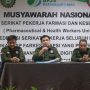 JABATAN BARU: Agung Nugroho (tengah) usai terpilih sebagai ketum dalam Munas FSP Farkes-KSPSI.
