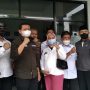 Bupati Sumedang, Dony Ahmad Munir (tengah) saat kunjungi Desa Pasirnanjung, Kecamatan Cimanggung, Kabupaten Sumedang. (Jabar Ekspres)