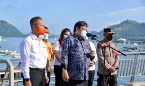 Airlangga Hartarto mengatakan, pemerintah kembali memberikan bantuan kepada para nelayan yang bersumber dari Program BT-PKLW
