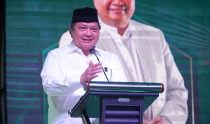 Airlangga Hartarto menilai, ulama selalu memberikan pencerahan dan pemahaman tentang agama, agar masyarakat selalu taat terhadap norma agama.