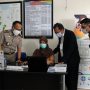 Direktur BPJS Kesehatan BPJS Kesehatan, Mundiharno bersama Kepala BPJS Kesehatan Cabang Cirebon, Nopi Hidayat dan Kepala Kantor Wilayah ATR/BPN Kuningan, Surahman usai bersama-sama memastikan aplikasi cek status kepesertaan JKN-KIS di Kantor Pertanahan Kabupaten Kuningan, Selasa (1/3). (Istimewa)