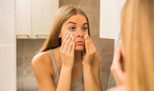 Cara Menyamarkan Kantung Mata Hitam Tanpa Skincare Cara Menyamarkan Kantung Mata Hitam Tanpa Skincare