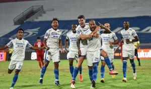 Persib Kokoh di Jalur Juara usai Tenggelamkan Arema Persib Kokoh di Jalur Juara usai Tenggelamkan Arema