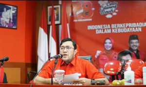 Ketua DPD PDIP Jabar Ono Surono memberikan gagasan dalam Seminar Nasional, Kamis (10/3).