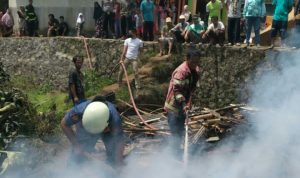 Si Jago Merah Mengamuk, Kobaran Api Lahap Dua Bangunan Rumah di Sumedang