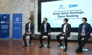 Ki-Ka_Alex Jatra-CFO Ayoconnect_Jakob Rost-CEO Ayoconnect_Arga M Nugraha-Dir Digital dan TI BRI_M Ghifary-Div Head Digital Banking 02