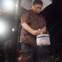 Menteri Koordinator Bidan Perekonomian Airlangga Hartarto ketika berziarah di makam