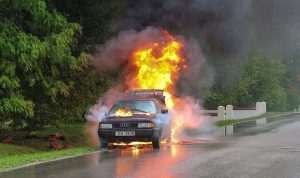 Tabrak Plang Starbucks, Mobil yang di Sopiri DPO Polisi Terbakar