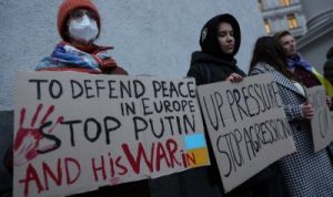 Ribuan Orang di Dunia Gelar Demo Invasi Rusia ke Ukraina demo invasi rusia