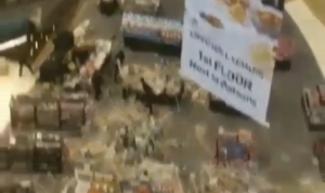 Atap Lippo Mall Kemang Runtuh, Sejumlah Pengunjung Luka-luka Atap Lippo Mall Kemang Runtuh, Sejumlah Pengunjung yang Luka-luka