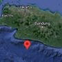 Sukabumi Diguncang Gempa, Getarannya Sampai ke Cianjur dan Bandung Sukabumi di Guncang Gempa dengan magnitudo 5,5 mengguncang Kota Sukabumi. Gempa dengan koordinat 7.94 LS-106.94 BT atau 113 kilometer