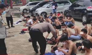 pelajar terlibat aksi tawuran di Cirebon (ISTIMEWA)