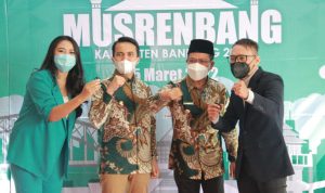 Pinjaman Dana Bergulir Rp 60 Juta Per RW untuk Gerakan Roda Perekonomian di Kabupaten Bandung Untuk meningkatkan daya beli masyarakat, Pemeritah Daerah (Pemda) Kabupaten Bandung memberikan bantuan berupa pinjaman dana bergulir