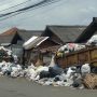 Belum Ada Titik Terang, Pemerhati Lingkungan Kembali Soroti Sampah di Pasar Parakan Muncang Belum Ada Titik Terang, Pemerhati Lingkungan Kembali Soroti Sampah di Pasar Parakan Muncang