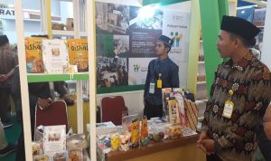 EKONOMI MANDIRI: Sebanyak 93,5 persen usaha pondok pesantren mengalami kenaikan omset setelah mengikuti program OPOP. Hal ini dikarenakan 91,12 persen peserta OPOP meningkat kapasitas produksinya, setelah mengikuti pelatihan dan magang OPOP.