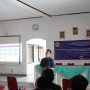 Dr. Qisty Rabathy S.I.Kom.,M.Si melakukan penyuluhan di depan anggota Karang Taruna, Senin (7/3).