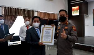 Lembaga Kajian Strategis Kepolisian Indonesia (Lemkapi) menganugerahi penghargaan kepada Polresta Bandung. Penghargaan tersebut diberikan di Aula Sabilulungan, Mapolresta Bandung, Selasa (7/3) sore.