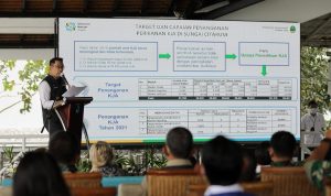 LAPORKAN CAPAIAN: Komandan Satgas Citarum Harum Juara Ridwan Kamil melaporkan capaian keberhasilan Satgas Citarum di Waduk Jatiluhur, Selasa (15/3/2022).
