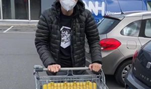 Penukaran botol bekas di supermarket Jeman (tiktok@irwanprasetiyo)