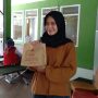 Salah seorang pendonor, Dela Fitri Irawan, 23, warga RW02, Desa Pasirnanjung, Cimanggung, Sumedang usai lakukan donor darah. (Jabar Ekspres)