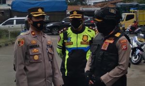 Kapolsek Cimanggung, Kompol Herdis Suhardiman bersama Kapolres Sumedang, AKBP Eko Prasetyo Robbyanto. (Yanuar/Jabar Ekspres)