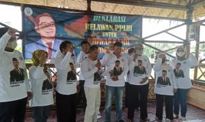 Sahabat Ridwan Kamil mendeklarasikan dukungan Ridwan Kamil sebagai Presiden RI 2024 di obyek wisata Lapangan Desa Brengkok Kecamatan Susukan, Kamis (24/3).