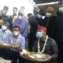 Forkopimda Sumedang saat berkeliling melihat serta mencicipi pasakan warga pada acara Gebyar Desa 2022 sekaligus gelar tradisi Gembrong Liwet, Citali Pamulihan. (Jabar Ekspres)