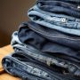 Ilustrasi tips memilih celana jeans (freepik)