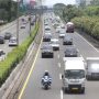 TAHAP SOSIALISASI: Kendaraan melintas di jalan tol Jakarta-Tangerang kemarin (8/3). Ruas tol tersebut menerapkan tilang elektronik atau electronic traffic law enforcement (ETLE). (FEDRIK TARIGAN/JAWA POS)