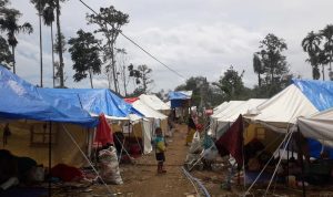 Kondisi pengungsian korban Gempa Pasaman Barat yang masih menghuni tenda-tenda darurat. (foto: antara)