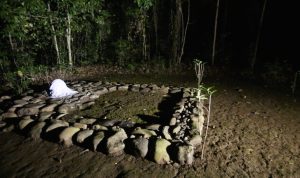 Kronologis Penangkapan Emak-Emak Penipu Ritual Makam Keramat Ilustrasi makam keramat (Foto: reportasenews.com)