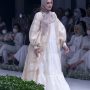 TAMPIL ELEGAN: Koleksi busana Ayu Dyah Andari dalam Peragaan Tunggal ‘Les Allées. selain membawakan koleksi baru berupa ready to wear, Ayu juga menampilkan kembali karyanya yang sempat hits di koleksi-koleksi sebelumnya. (istimewa)