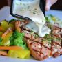 Ikan salmon boleh dikonsumsi oleh pasien Covid-19. (Pixabay)
