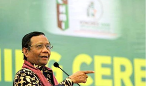 Mahfud MD Beri Sindiran Soal Fikri Bareno yang Salah Gerakan Salat Saat Demo Mahfud MD Beri Sindiran Soal Fikri Bareno yang Salah Gerakan Salat Saat Demo