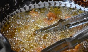 Minyak Goreng Masih Mahal, Ini Tips Menghemat Pemakaiannya