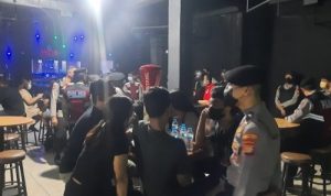 Polisi Grebek Tempat Hiburan Malam Tak Taat Aturan di Bekasi