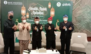 Konferensi Pers BI Jabar seusai meresmikan gerai penukaran uang baru. Senin (11/4). Foto. Sandi Nugraha